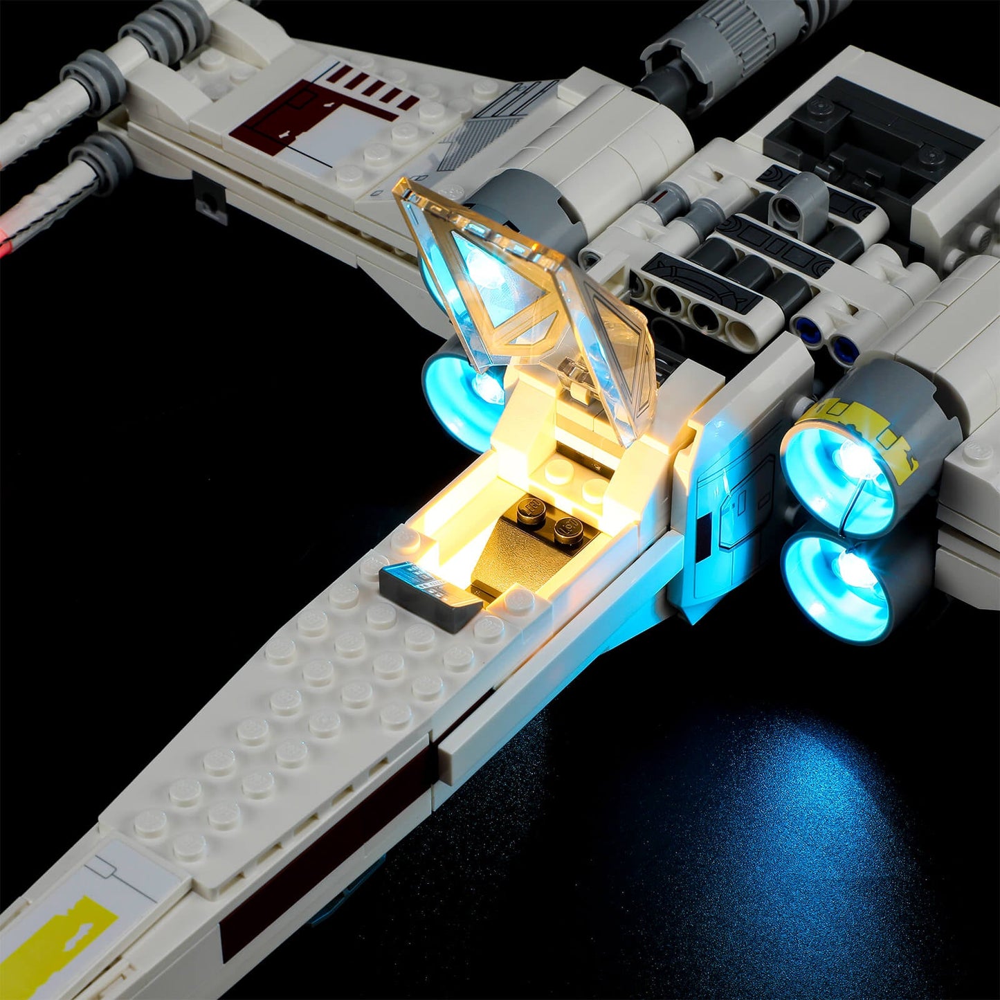 Luke Skywalker’s X-Wing Fighter 75301 cockpit