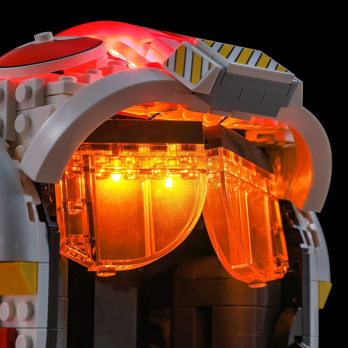 Lego 75327 Luke Skywalker’s Red Five Helmet lights